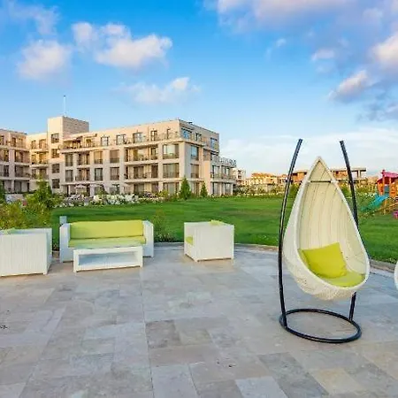 Diamond Beach- Studio Apartment